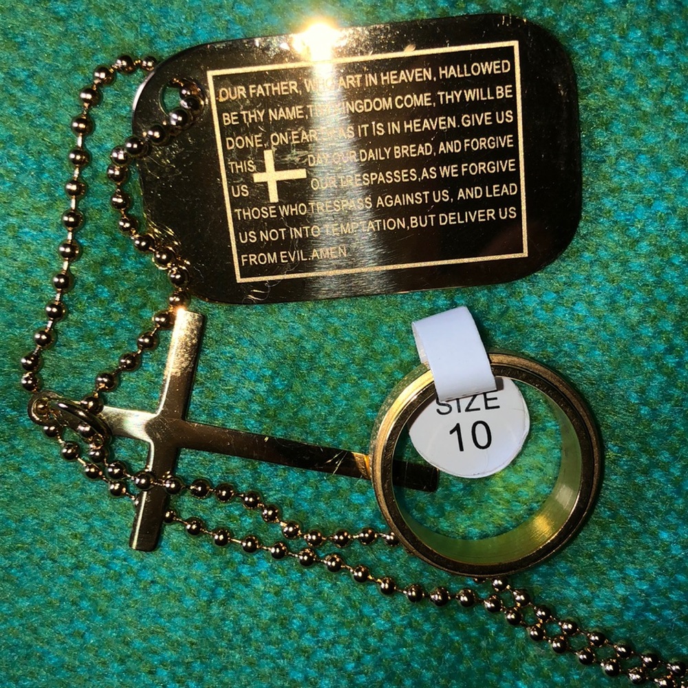 - Men’s necklace and ring gift set. New in the box 📦